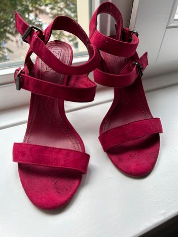 Leuke suedine schoenen , maat 39  beschikbaar voor biedingen