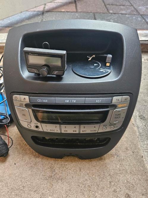 Orginele radio met parrot Bluetooth carkit voor C1,107,Aygo, Auto diversen, Autoradio's, Zo goed als nieuw, Ophalen of Verzenden