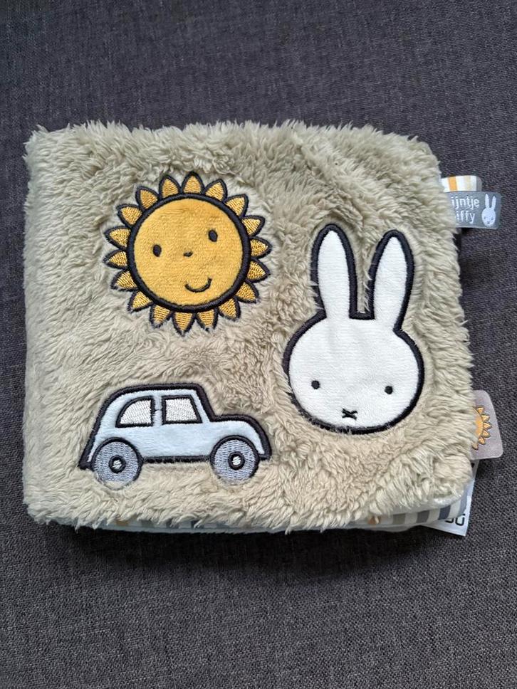 Nijntje Miffy Boekje - Baby Speelgoed, Kinderen en Baby's, Speelgoed | Babyspeelgoed, Zo goed als nieuw, Overige typen, Ophalen of Verzenden