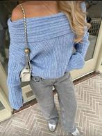 Blauwe off-shoulder wollen trui - Nieuw, Ophalen of Verzenden, Nieuw, Blauw
