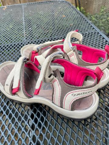 Zo goed als nieuwe suede beige roze  sandalen maat 36 beschikbaar voor biedingen
