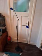 Vloerlamp Pola met 2 verstelbare blauwe glazen kapjes, Ophalen, Zo goed als nieuw