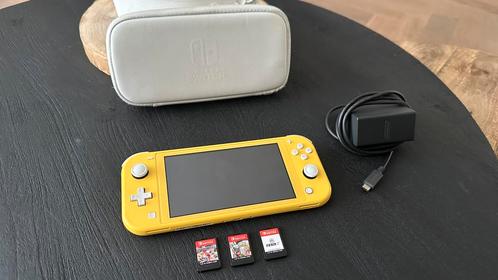 Nintendo Switch Lite incl hoes, spellen & SD kaart, Spelcomputers en Games, Spelcomputers | Nintendo Switch Lite, Gebruikt, Geel