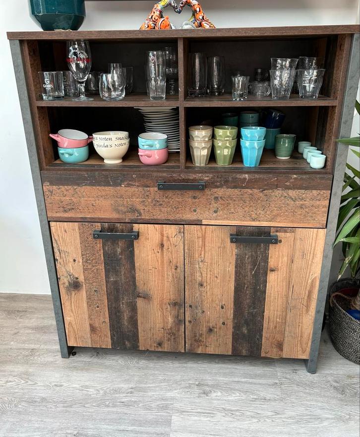 Laatste kans! Houten kast met lade en deuren - Overbodig!, Huis en Inrichting, Kasten | Buffetkasten, Gebruikt, 100 tot 150 cm