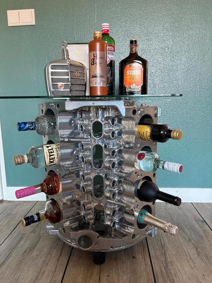 Motorblok Tafel V8 - Uniek Design!, Huis en Inrichting, Woonaccessoires | Wijnrekken, Zo goed als nieuw, 50 tot 75 cm, Metaal