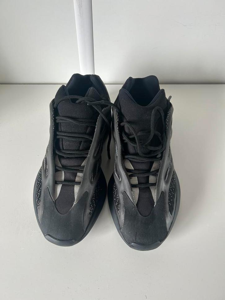 Yeezy Boost 700 V3 “Alvah”, Kleding | Heren, Schoenen, Zwart, Ophalen of Verzenden