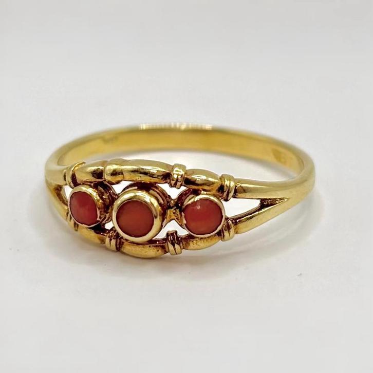 14 karaat gouden ring met bloedkoraal, Sieraden, Tassen en Uiterlijk, Ringen, Zo goed als nieuw, Dame, 17 tot 18, Goud, Goud, Met edelsteen