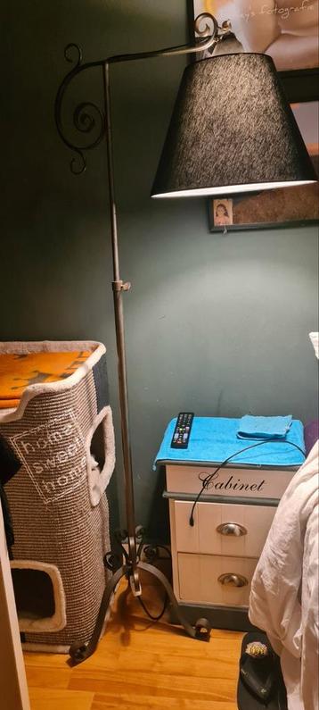 Landelijke Vloerlamp met Kap beschikbaar voor biedingen