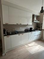 Gerederveerd Witte keuken met granieten blad, Huis en Inrichting, Keuken | Complete keukens, Gebruikt, Wit, Graniet of Steen, Enkelwandige keuken