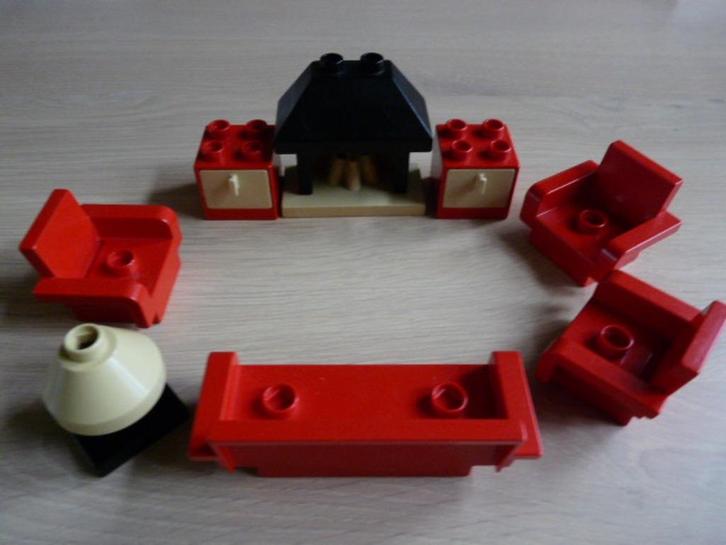 Duplo: Woonkamer met openhaard, bank, stoelen, lamp, kastjes, Kinderen en Baby's, Speelgoed | Duplo en Lego, Gebruikt, Duplo, Losse stenen