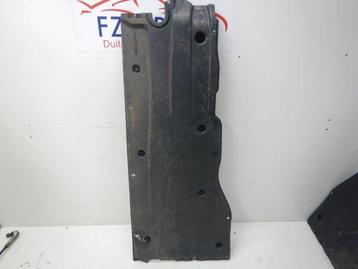 VW Golf 8 Bodemplaat Rechts R 5WA825202E beschikbaar voor biedingen