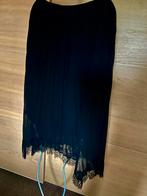 Zwarte lange plooirok (feestdagen ?!), Kleding | Dames, Rokken, Maat 38/40 (M), Zwart, Ophalen of Verzenden, Zo goed als nieuw