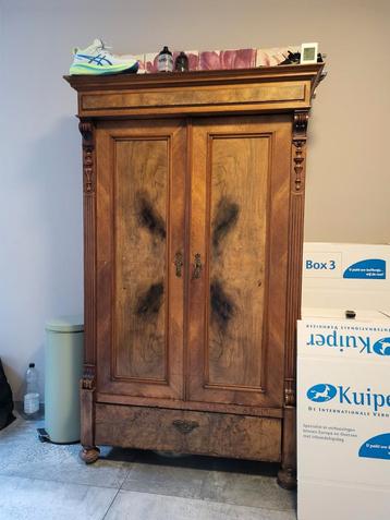 Antieke kast in goede staat beschikbaar voor biedingen