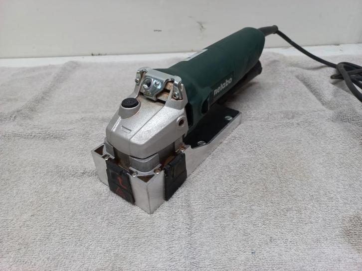 Te huur lakfrees, Doe-het-zelf en Verbouw, Gereedschap | Slijpmachines, Zo goed als nieuw, Werkbankslijpmachine, Minder dan 700 watt