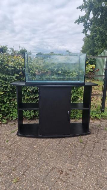 
Complete aquarium set met kast–Goed werkend beschikbaar voor biedingen