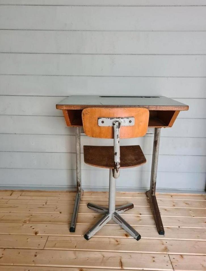 Vintage tafeltje en stoeltje, Kinderen en Baby's, Kinderkamer | Tafels en Stoelen, Zo goed als nieuw, Tafel(s) en Stoel(en), Ophalen