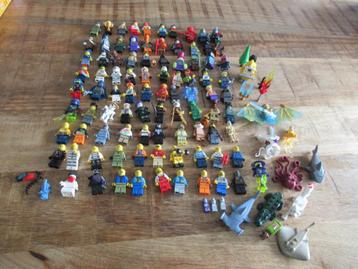 Zo'n 100 verschillende schaarse Lego Mini Figs poppetjes 