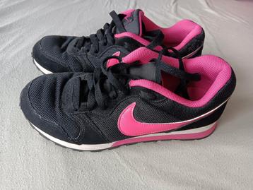 Nike sneakers maat 38.5 beschikbaar voor biedingen