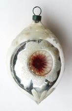 Oude Kerstbal Deukbal met 3 deuken, rode bloemen en sneeuw, Diversen, Ophalen of Verzenden