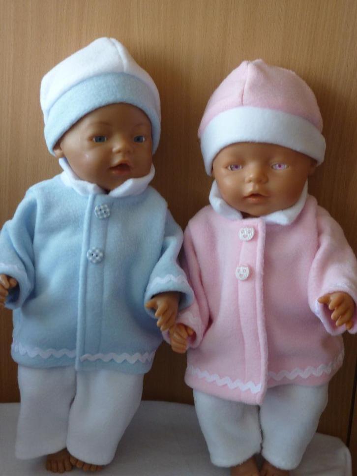 Jasje met muts en lange broek past de baby born pop, Kinderen en Baby's, Speelgoed | Poppen, Nieuw, Babypop, Ophalen of Verzenden