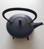 Gietijzeren chinese theepot met onderstel, Huis en Inrichting, Keuken | Potten en Pannen, Ophalen of Verzenden, Gietijzer, Overige typen