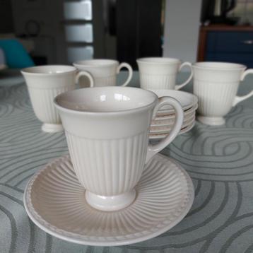 NIEUW Wedgwood Edme 4 koffiekopjes met schotel + extra’s beschikbaar voor biedingen