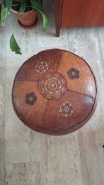 Vintage leren poef - Cognac bruin, Huis en Inrichting, Banken | Voetenbanken en Poefen, Gebruikt, Leer, Ophalen of Verzenden, 50 tot 75 cm
