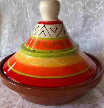 Handgeschilderde Tajine NIEUW 27 cm warmtebronnen. beschikbaar voor biedingen