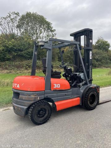 Toyota 02-6FD30 diesel heftruck triplo sideshift beschikbaar voor biedingen