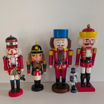 Set van 5 verschillende notenkrakers van hout uit Duitsland beschikbaar voor biedingen