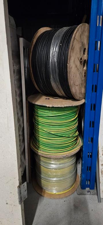 Solar kabel volle rollen ,zwarte en aarde 6mm 500 m op rol beschikbaar voor biedingen