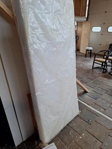 Nieuw in de verpakking matras 90x200 cm beschikbaar voor biedingen