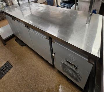 Mooie koelwerkbank te koop 1 jaar oud beschikbaar voor biedingen