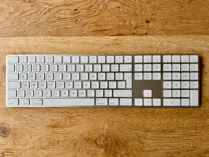 Apple Magic Keyboard + numeriek toetsenbord (zilver/wit), Computers en Software, Toetsenborden, Zo goed als nieuw, Ophalen of Verzenden