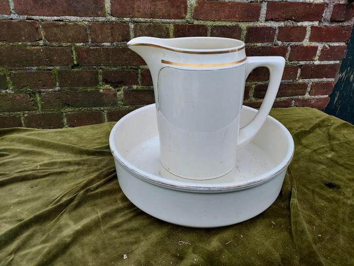 2-delig lampetstel, wit met goud biesje, Villeroy & Boch., Antiek en Kunst, Antiek | Keramiek en Aardewerk, Verzenden