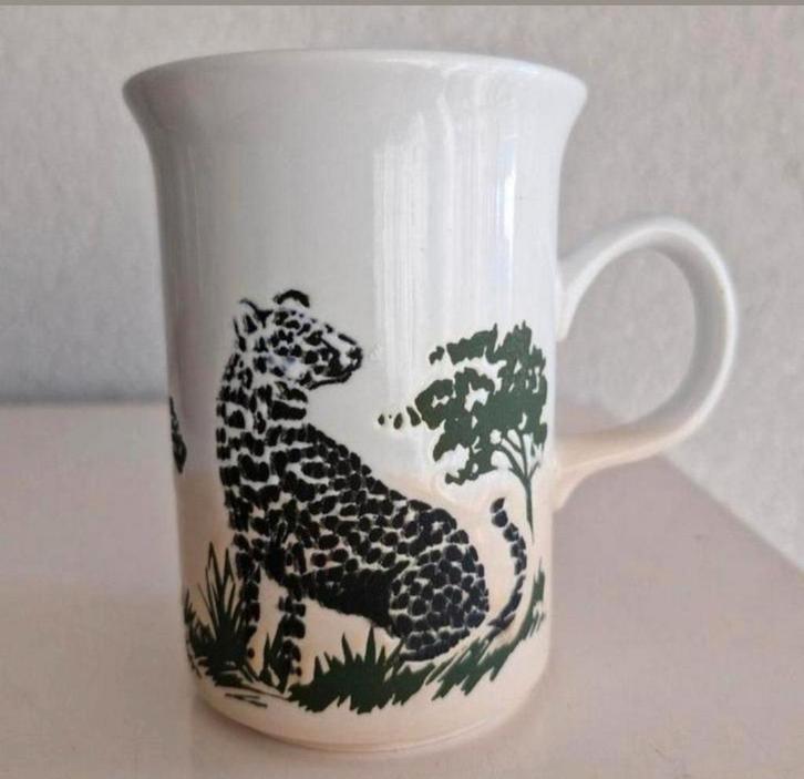 Beker Churchill England met Cheetah opdrukken, Huis en Inrichting, Keuken | Servies, Zo goed als nieuw, Kop(pen) en/of Schotel(s)