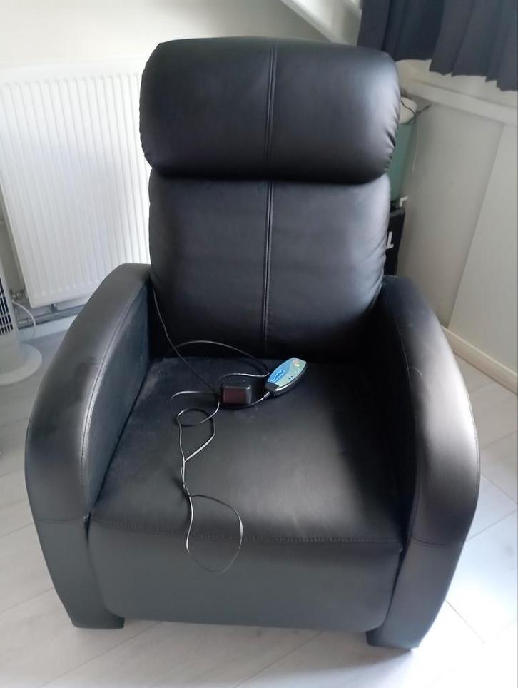 Elektrisch verstelbare massagestoel, Huis en Inrichting, Fauteuils, Gebruikt, Leer, 75 tot 100 cm, 75 tot 100 cm, Ophalen of Verzenden