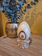 Decoratief prachtig onyx aragoniet ei met houder, Ophalen of Verzenden, Mineraal