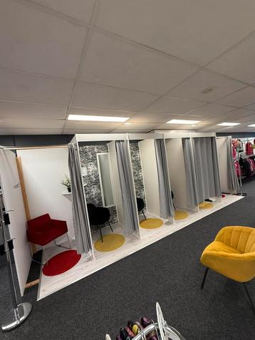 6 pashokjes / kleedkamers. Compleet incl. interieur beschikbaar voor biedingen
