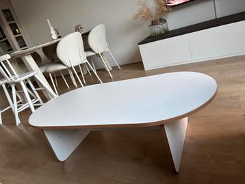 Ovale salontafel wit beschikbaar voor biedingen