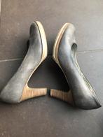Tamaris grijze pumps maat 39 met houten brede hak in goede s, Tamaris, Ophalen of Verzenden, Zo goed als nieuw, Schoenen met hoge hakken