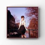 Ellen van Hemert op brugleuning, Amsterdam, 1959 vroeg kleur, Ophalen of Verzenden