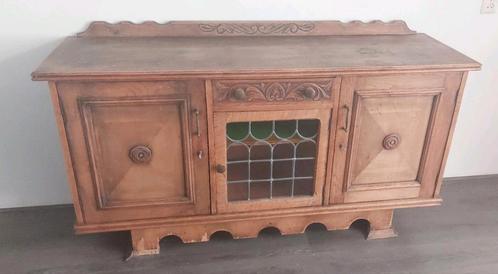Antiek dressoir met handgesneden houtwerk en glas-in-lood, Huis en Inrichting, Kasten | Dressoirs, Gebruikt, 150 tot 200 cm, 25 tot 50 cm