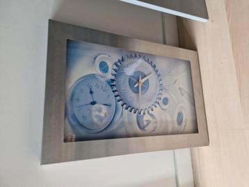Klok voor aan de muur beschikbaar voor biedingen