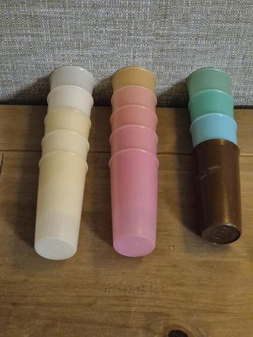 Tupperware bekers Hoogte 13cm Ø 6,5cm beschikbaar voor biedingen