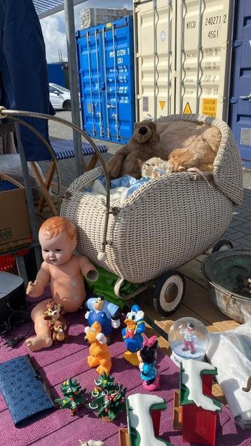 Antieke Poppenwagen  beschikbaar voor biedingen
