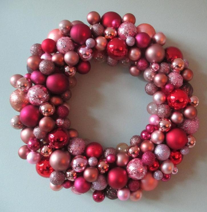 Krans Koper Rood Roze Paarse Kerstballen Kerstkrans 54 cm, Diversen, Kerst, Nieuw, Ophalen of Verzenden