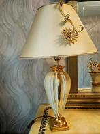 2 Luxe Porseleinen Tafellampen met Gouden Bloemen, Huis en Inrichting, Lampen | Tafellampen, Ophalen, Zo goed als nieuw, Minder dan 50 cm