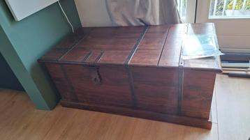 Houten Kist met wijnrek beschikbaar voor biedingen