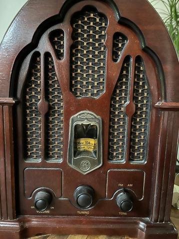 Vintage radio beschikbaar voor biedingen